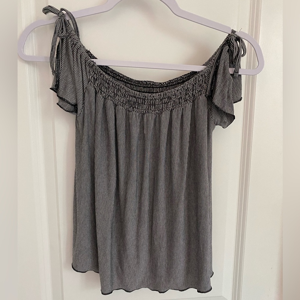 Navy&white striped off the shoulder American Eagle shirt. Tie detail on sleeves.